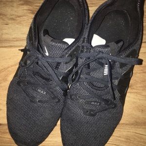 Women’s black Nike’s sz 8. Are in Great condition!